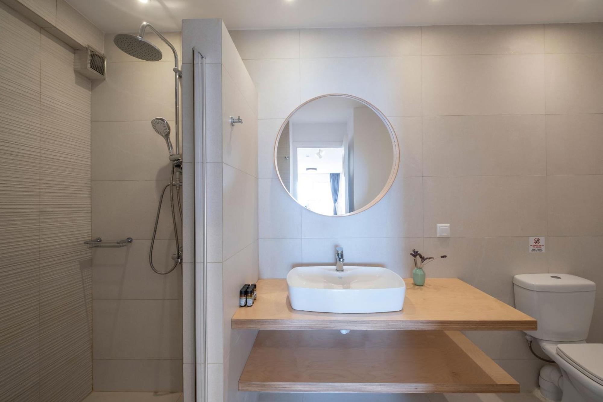 Luxurioeses Apartment Mit Einem Schlafzimmer Direkt Am Wasser, Meerblick Kivérion 외부 사진